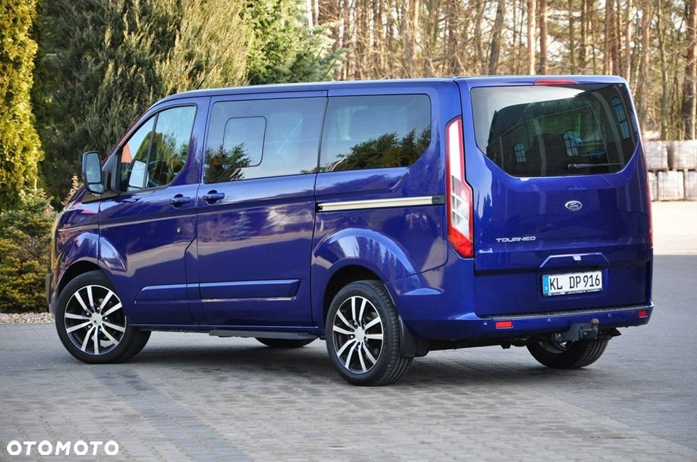 Ford Tourneo Custom - 22