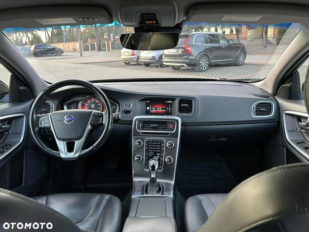 Volvo V60 T5 Drive-E Dynamic Edition (Momentum) - 26