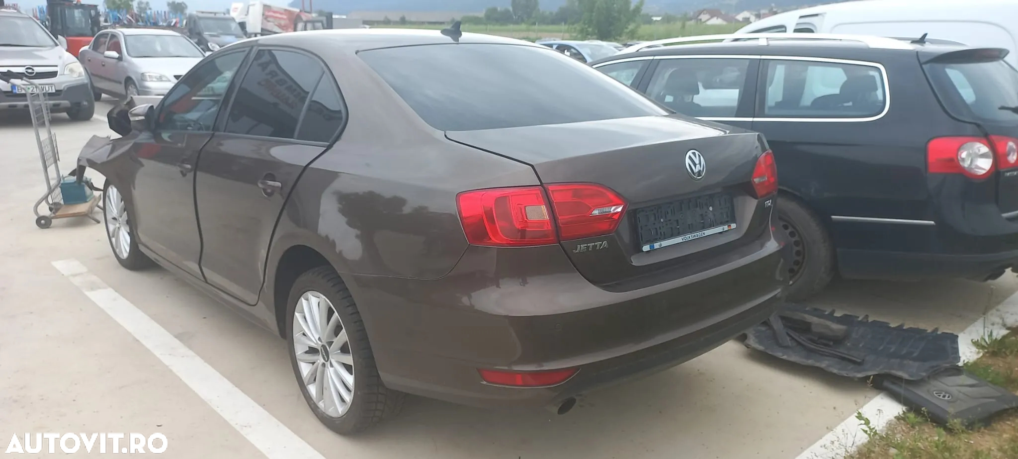Dezmembram VW Jetta 1.6 TDI CAYC - 7