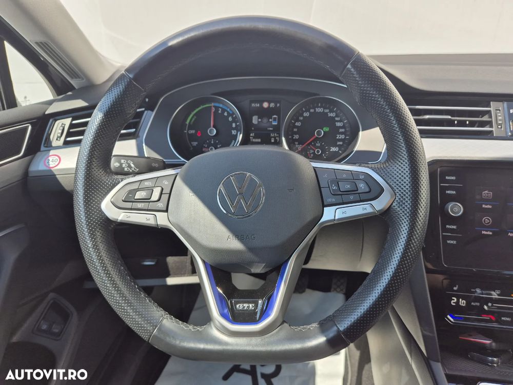 Volkswagen Passat - 16