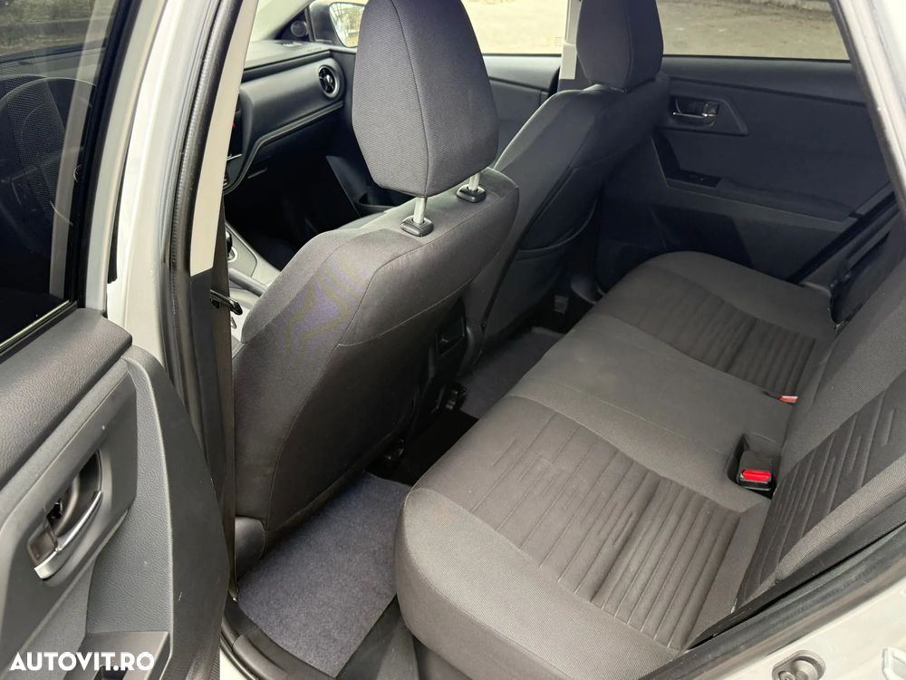 Toyota Auris 1.8 L VVT-i Hybrid Sol + - 8