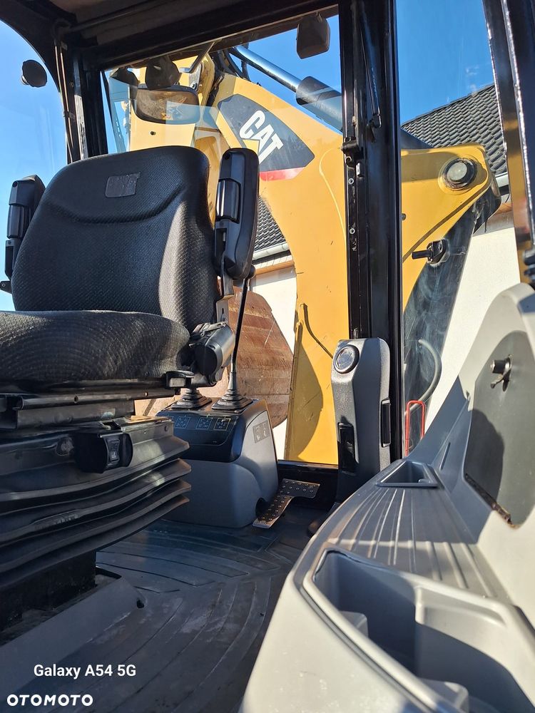 Caterpillar 428F - 4