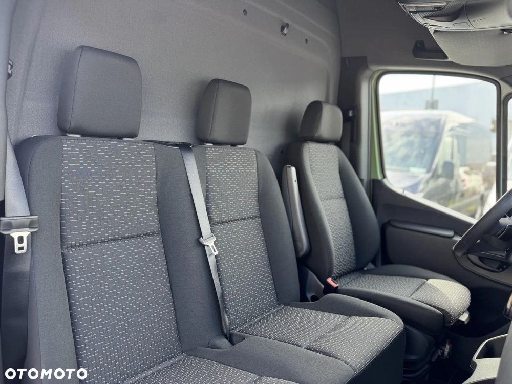 Mercedes-Benz Sprinter - 12