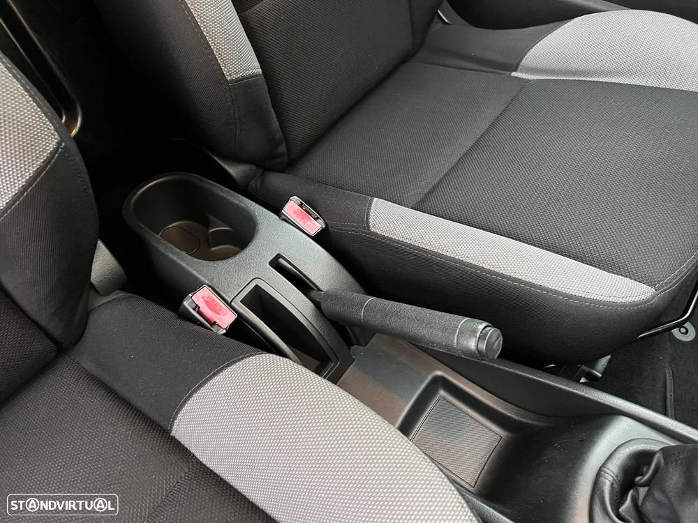 Peugeot 207 VAN 1.4 HDI AC - 19