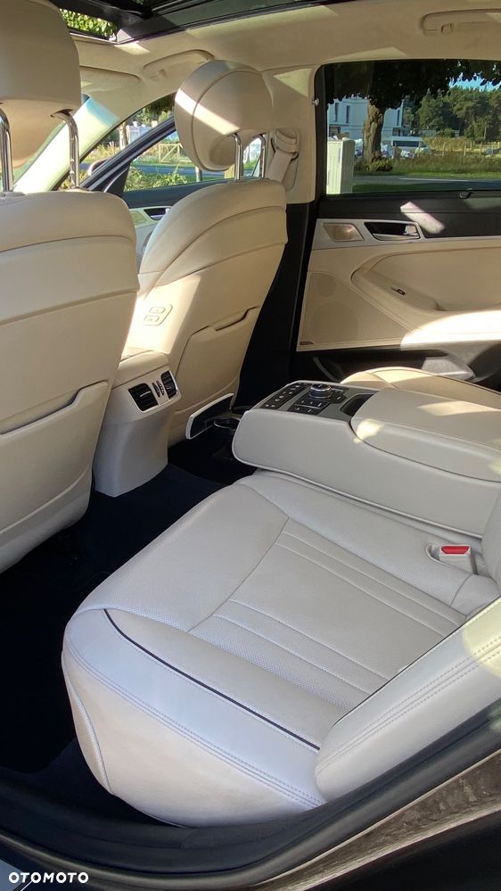 Hyundai Genesis - 29