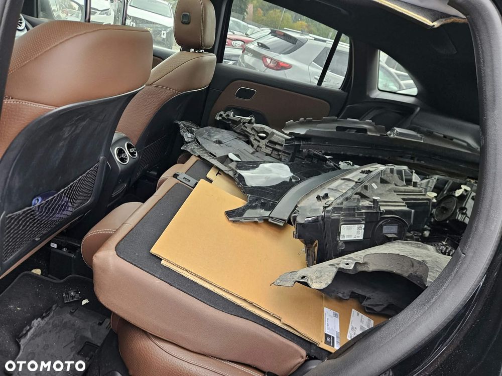 Mercedes-Benz GLA 250 e 8G-DCT AMG Line Advanced Plus - 19