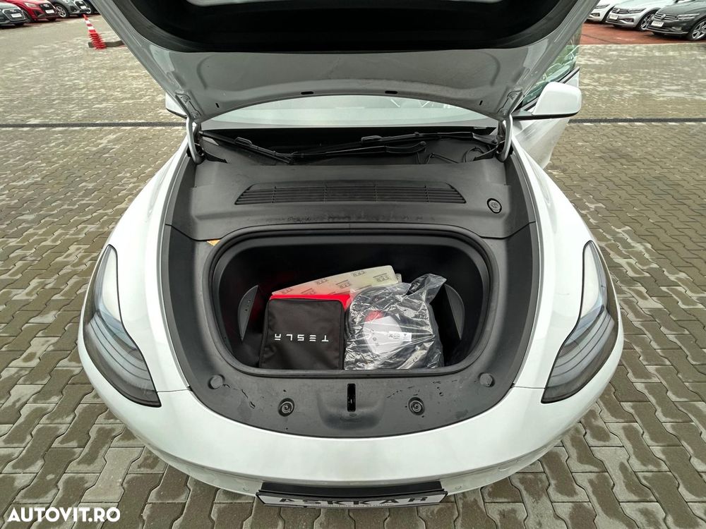 Tesla Model Y Long Range Dual Motor AWD - 19