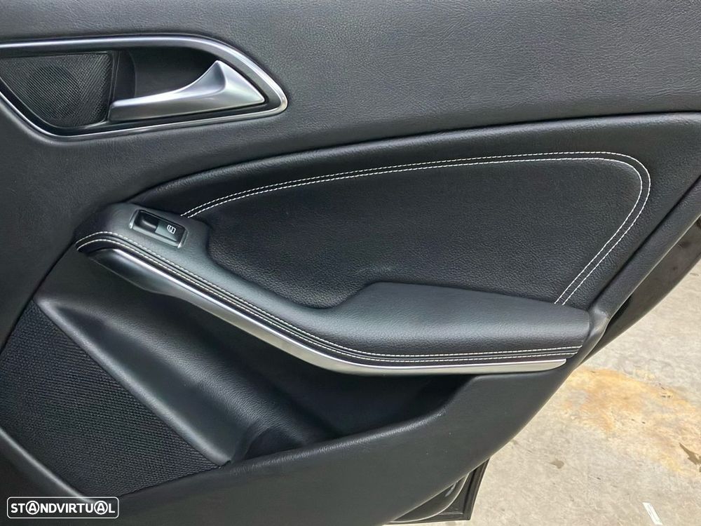 Mercedes-Benz GLA 180 - 21