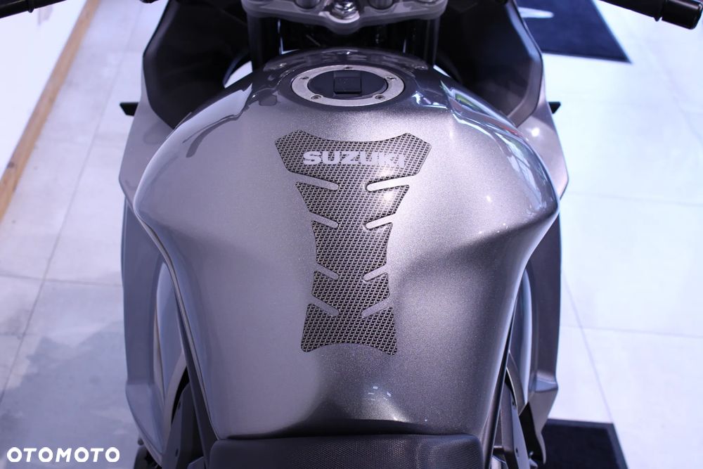 Suzuki GSX - 12