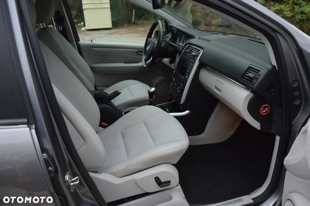 Mercedes-Benz Klasa B 180 BlueEFFICIENCY SPORT EDITION - 21