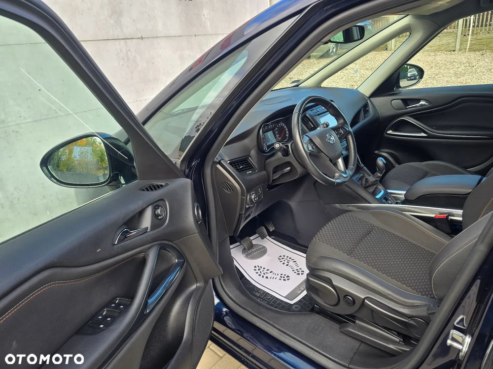 Opel Zafira 1.6 T Plus S&S - 22