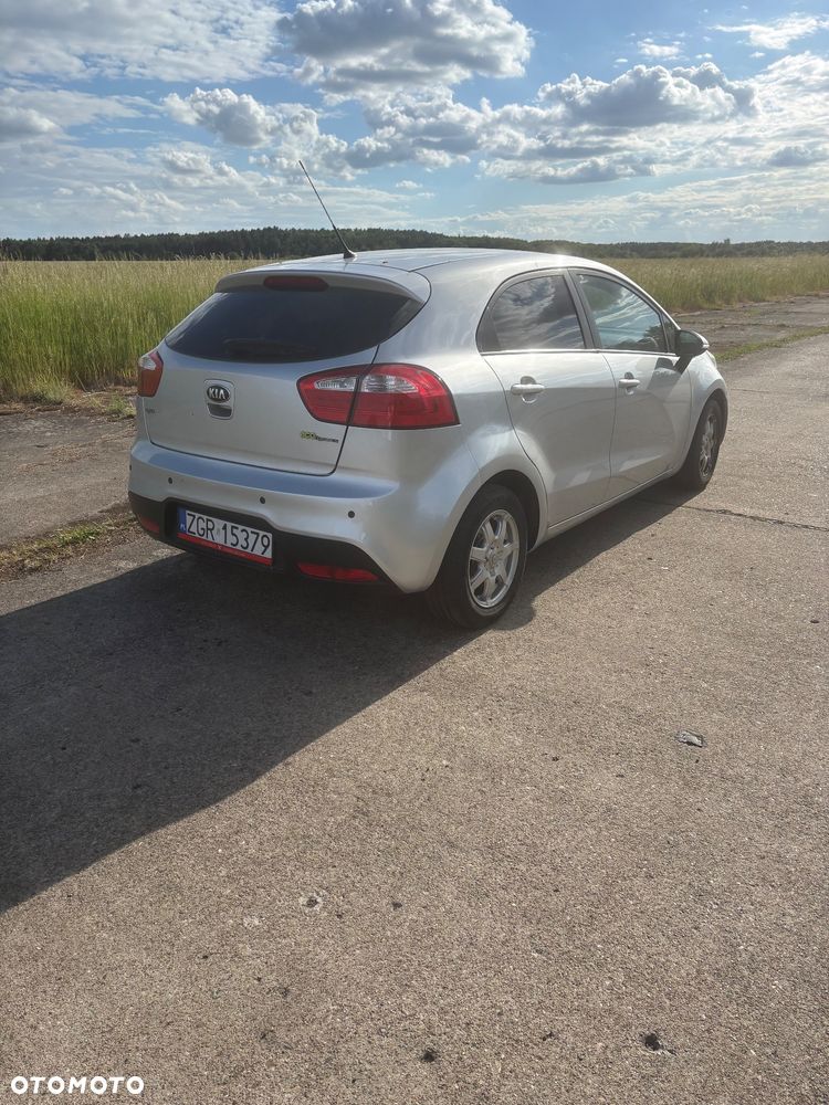 Kia Rio - 4