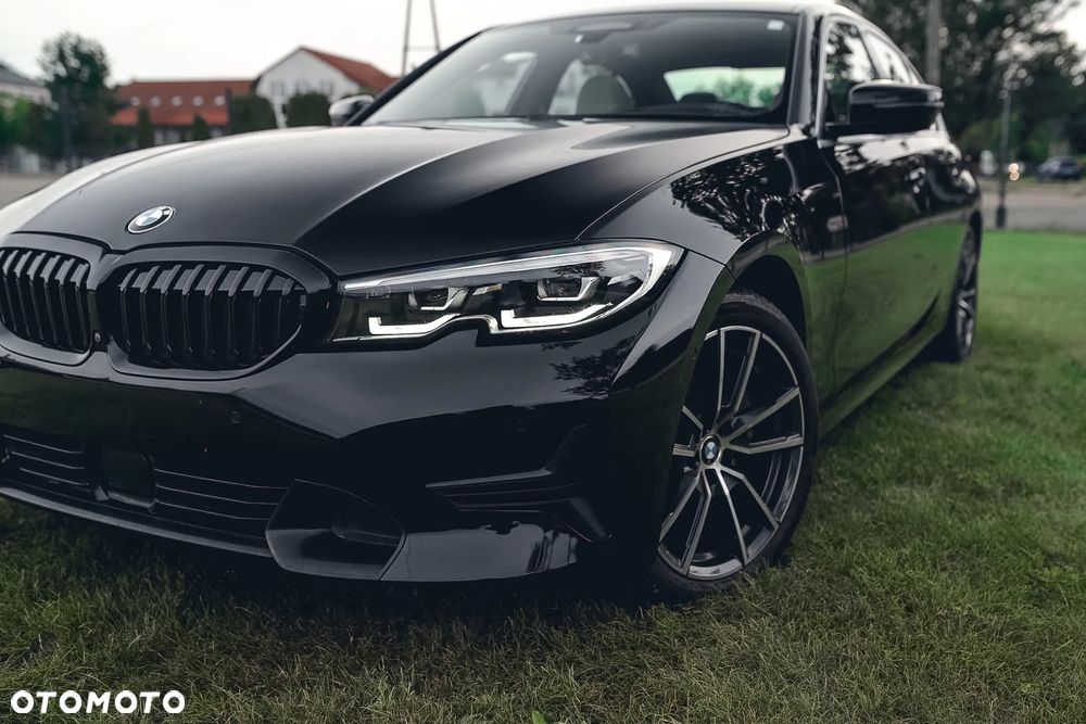 BMW Seria 3 330i xDrive Sport Line - 2