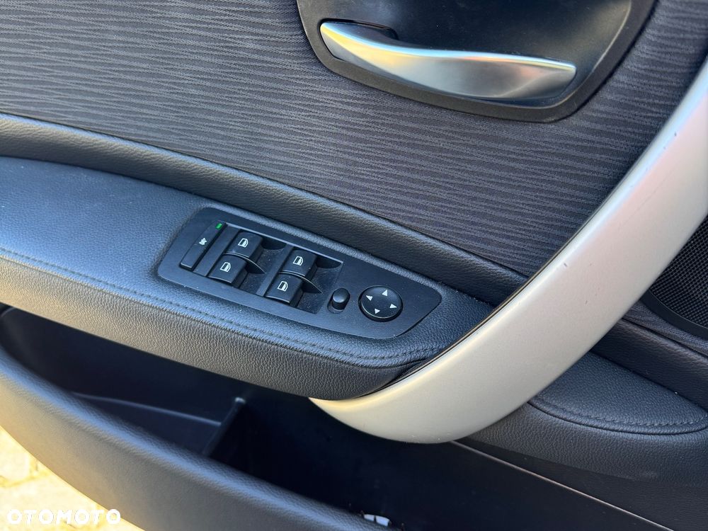 BMW Seria 1 118d DPF - 18