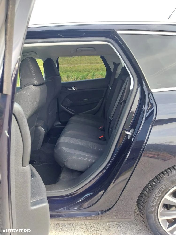 Peugeot 308 - 8