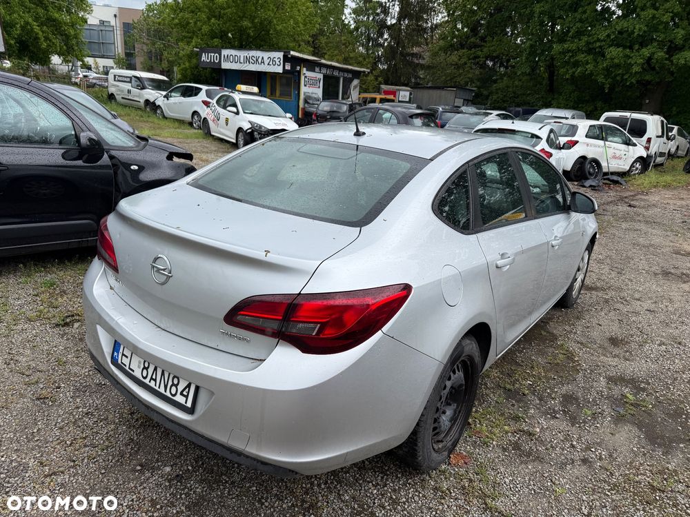 Opel Astra 1.4 T Business EU6 - 2