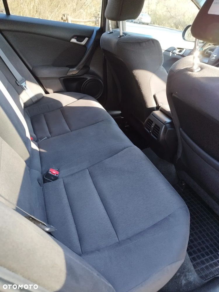 Honda Accord 2.0 Executive Nav - 26