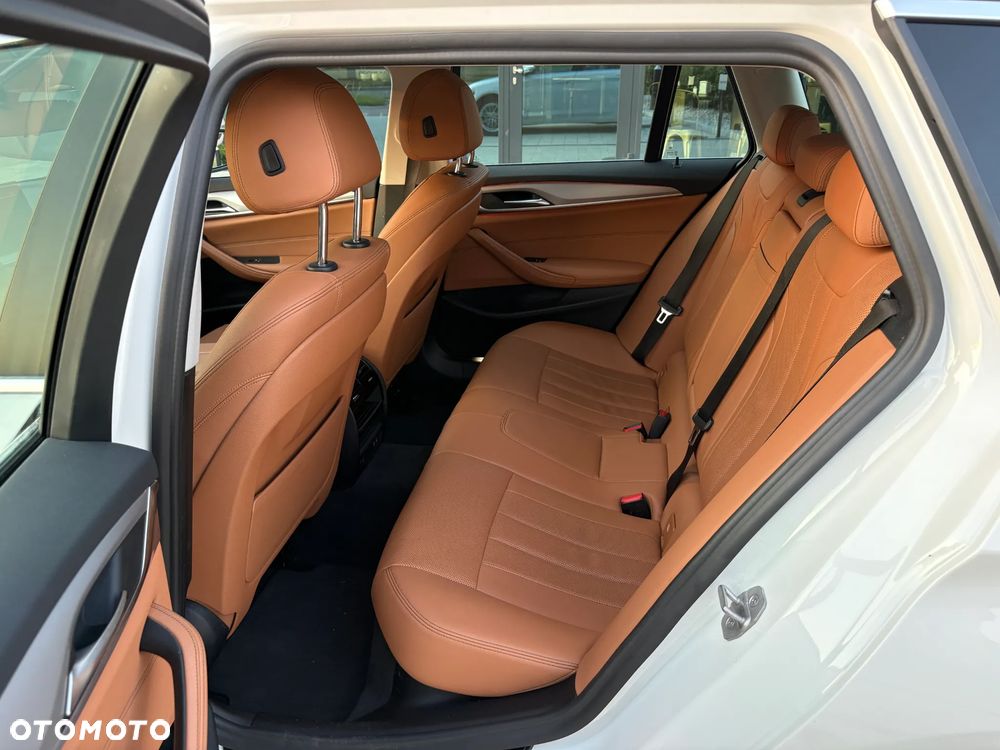 BMW Seria 5 530i mHEV Luxury Line sport - 13