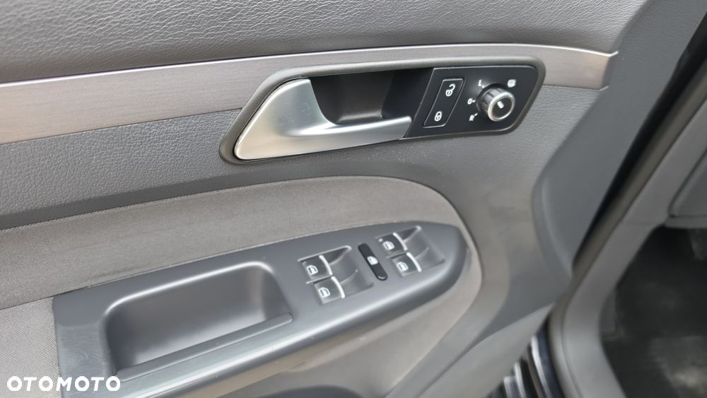 Volkswagen Touran 2.0 TDI DPF BlueMotion Technology Life - 24