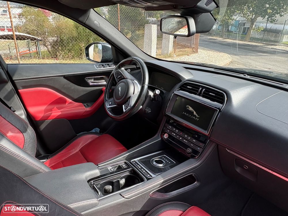 Jaguar F-Pace 25d AWD Aut. R-Sport - 17