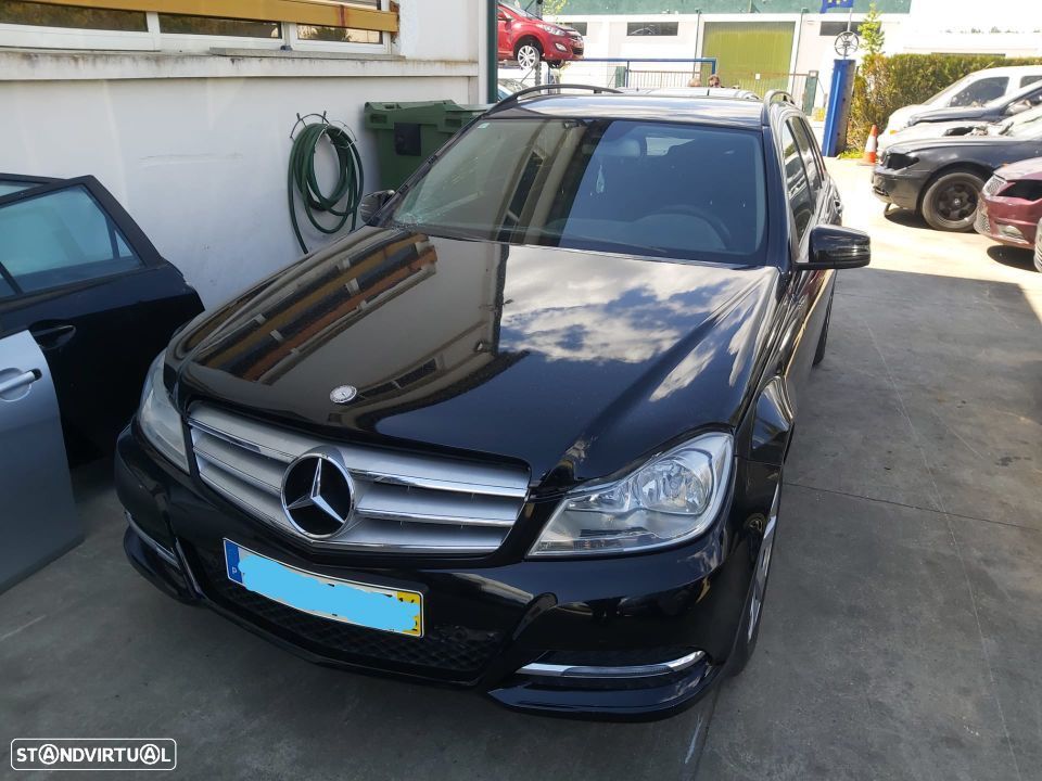 Mercedes C 220 CDI (W204) Restyling ás peças - 1
