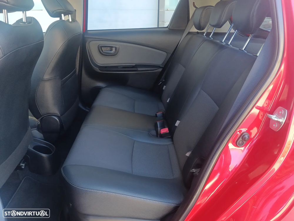 Toyota Yaris 1.5 HSD Comfort +P.Style+P.Techno - 19