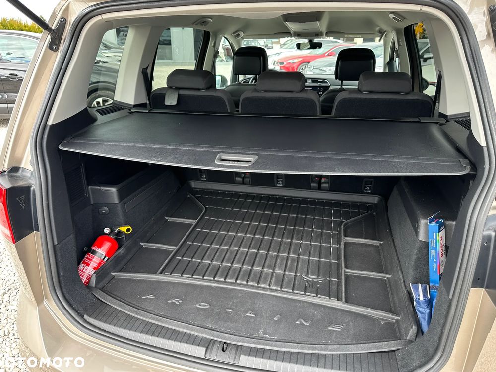 Volkswagen Touran 2.0 TDI BMT Comfortline - 22