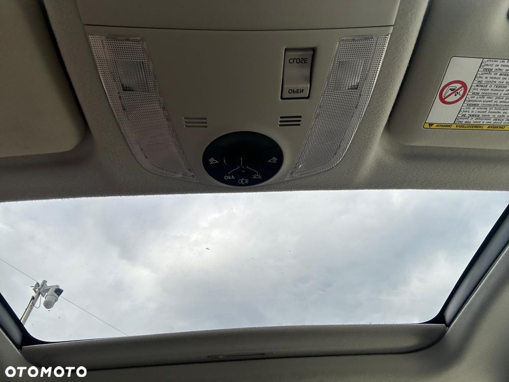 Toyota Prius (Hybrid) Executive - 11