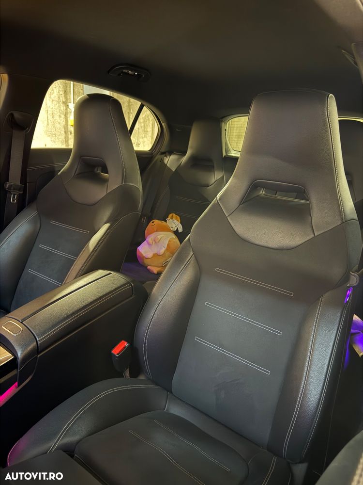 Mercedes-Benz A 250 e 8G-DCT AMG Line - 13