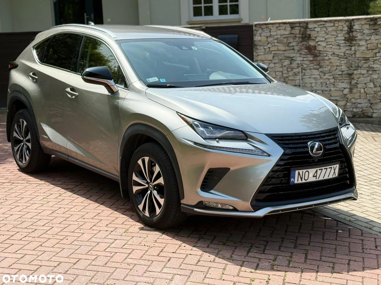 Lexus NX 300h F Impression AWD - 1