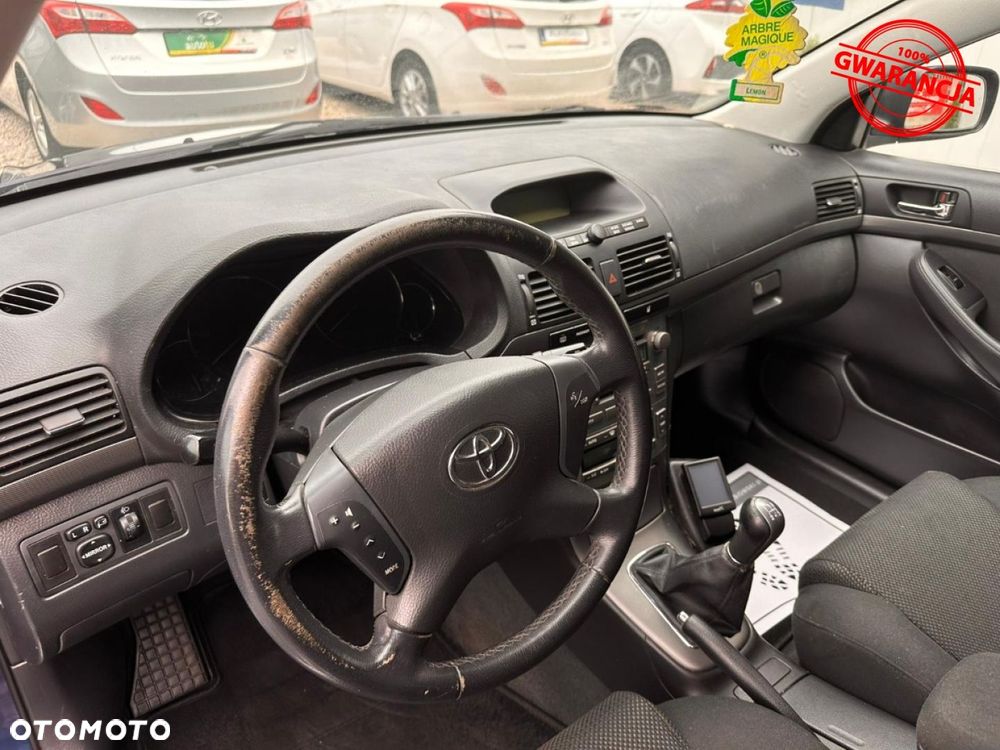 Toyota Avensis - 16
