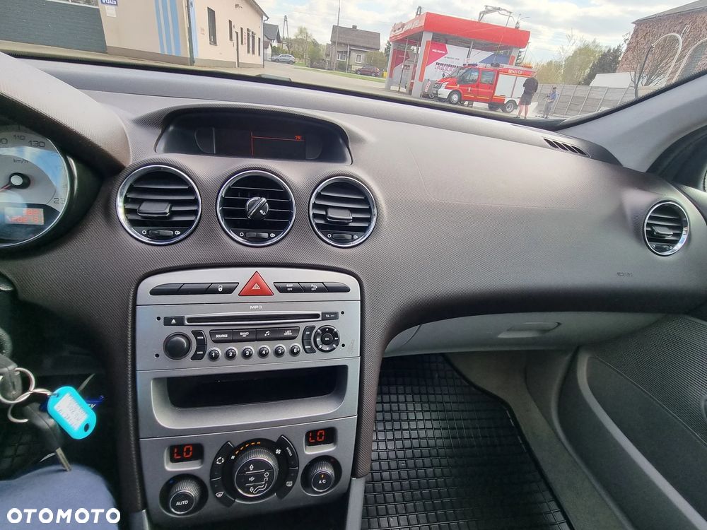 Peugeot 308 1.6 Premium Plus - 23