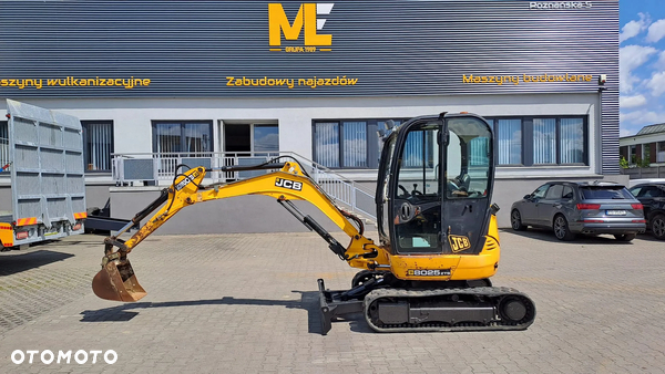 JCB 8025