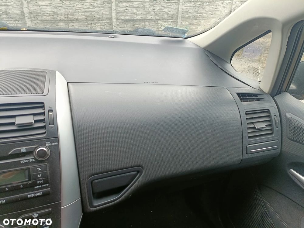 TOYOTA AURIS I 06-12 LIFT 2010 r. 5D deska rozdzielcza + pasy lewy i prawy przód + moduł + AIRBAG  * - 4