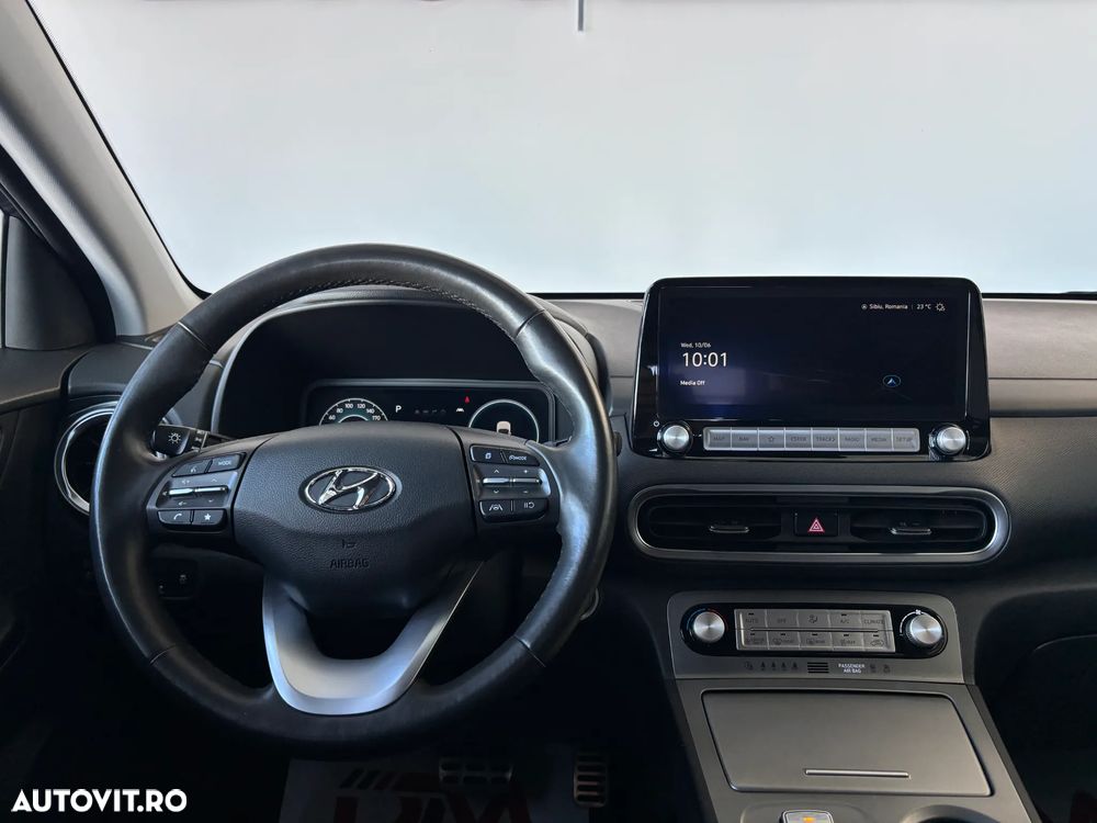 Hyundai KONA Select - 10