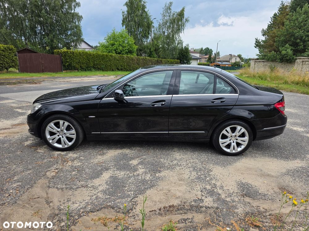 Mercedes-Benz Klasa C 180 CGI Automatik BlueEFFICIENCY Avantgarde - 25