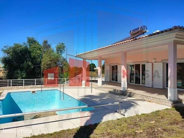 Moradia V3 + 2 em Caixas, com piscina, privacidade e segurança - Grande imagem: 5/52