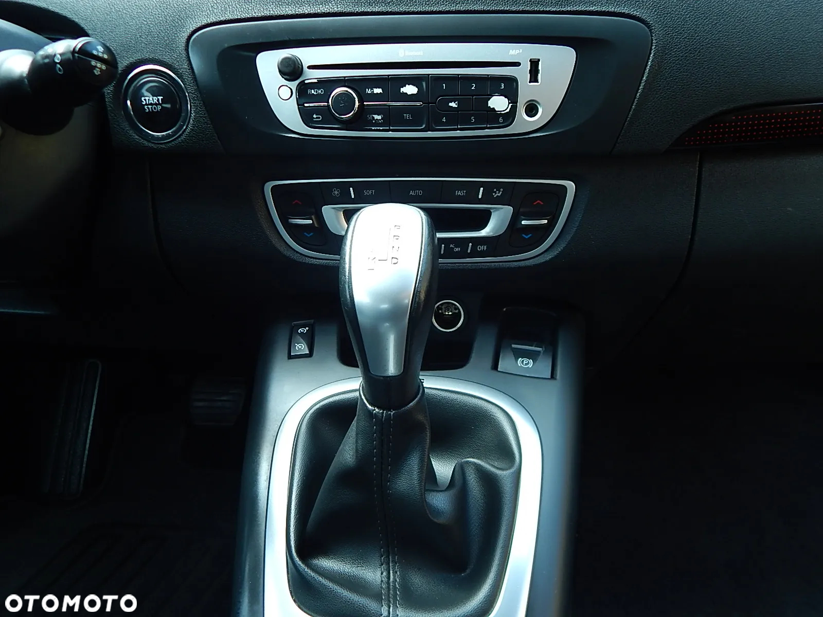 Renault Scenic 1.5dCi TomTom Edition EDC - 25