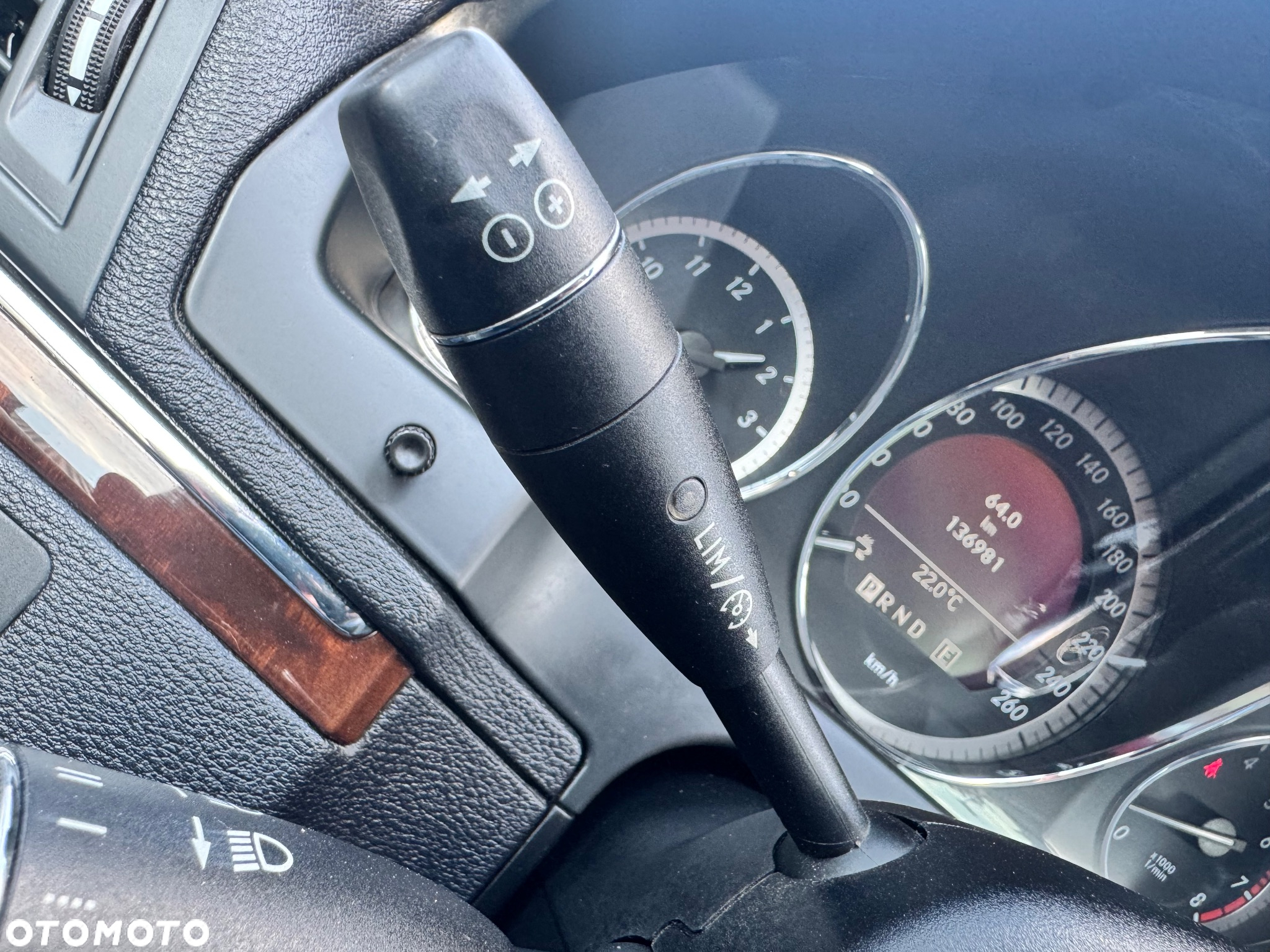 Mercedes-Benz Klasa E 350 CGI Cabrio BlueEFFICIENCY 7G-TRONIC Avantgarde - 37