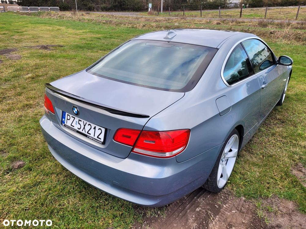 BMW Seria 3 325i Coupe - 16