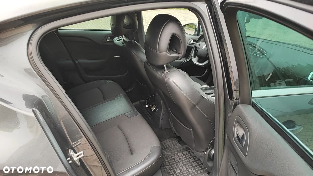 Citroën DS4 1.6 HDi SoChic - 10