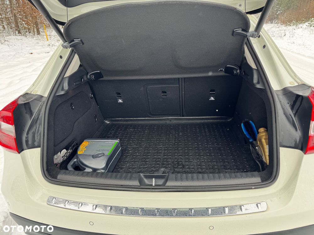 Mercedes-Benz GLA 220 d 4-Matic - 12
