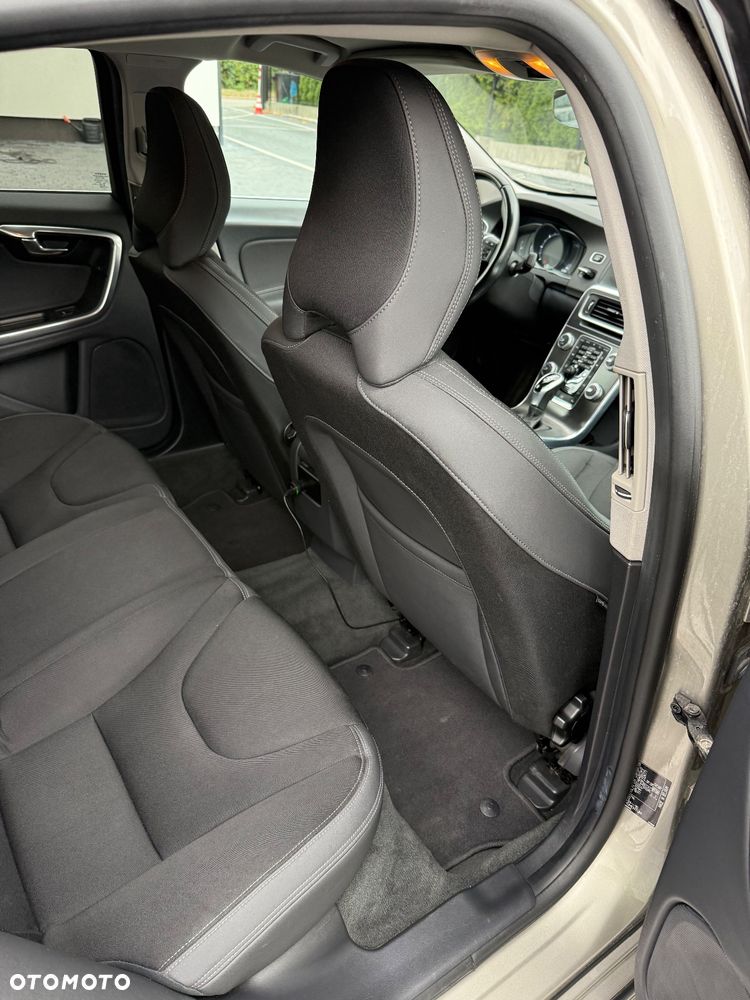 Volvo S60 D4 Drive-E Momentum - 27