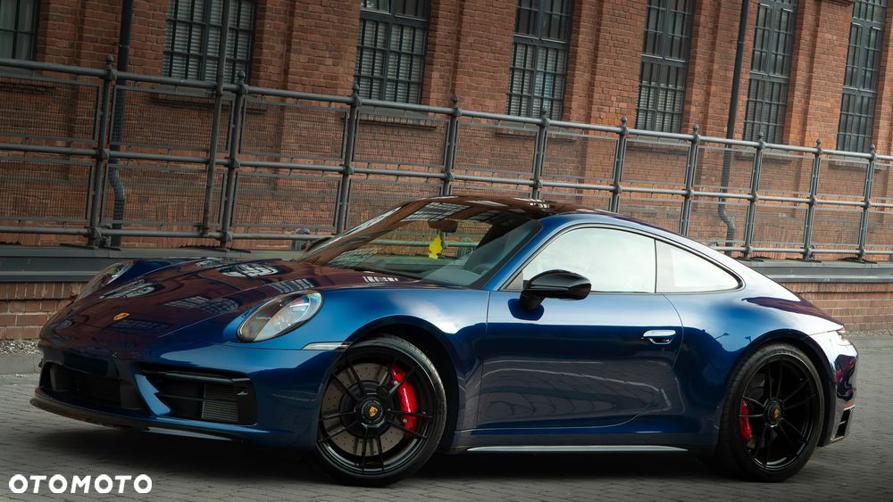 Porsche 911 Carrera 4 GTS - 1