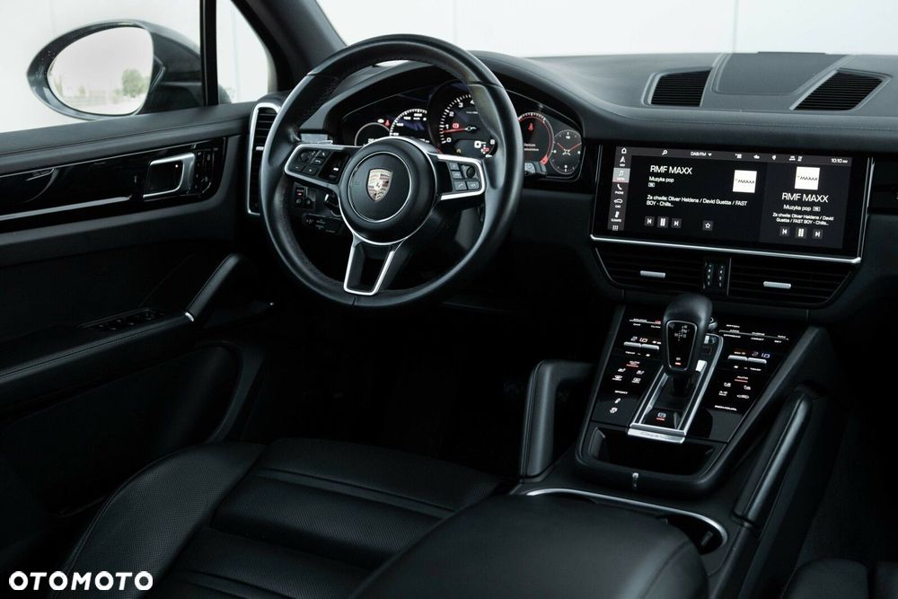 Porsche Cayenne - 26