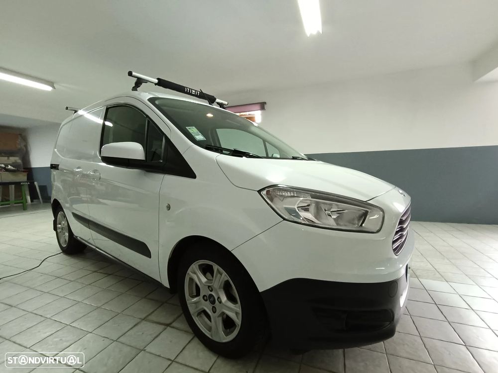 Ford Courier - 39