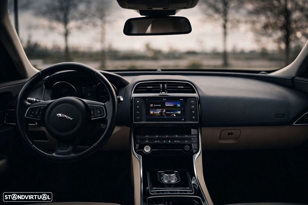 Jaguar XE 20d Aut. Prestige - 42