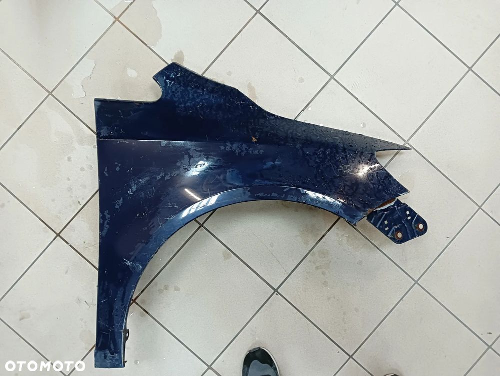 VW Golf Plus 5 6 Prawy BŁOTNIK przod - 1