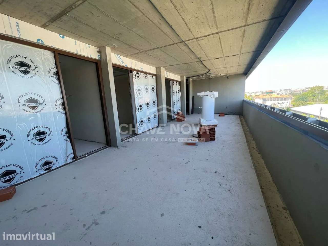 Apartamento T2 Varanda  garagem  I 3º piso Pronto Habitar - Grande imagem: 2/28