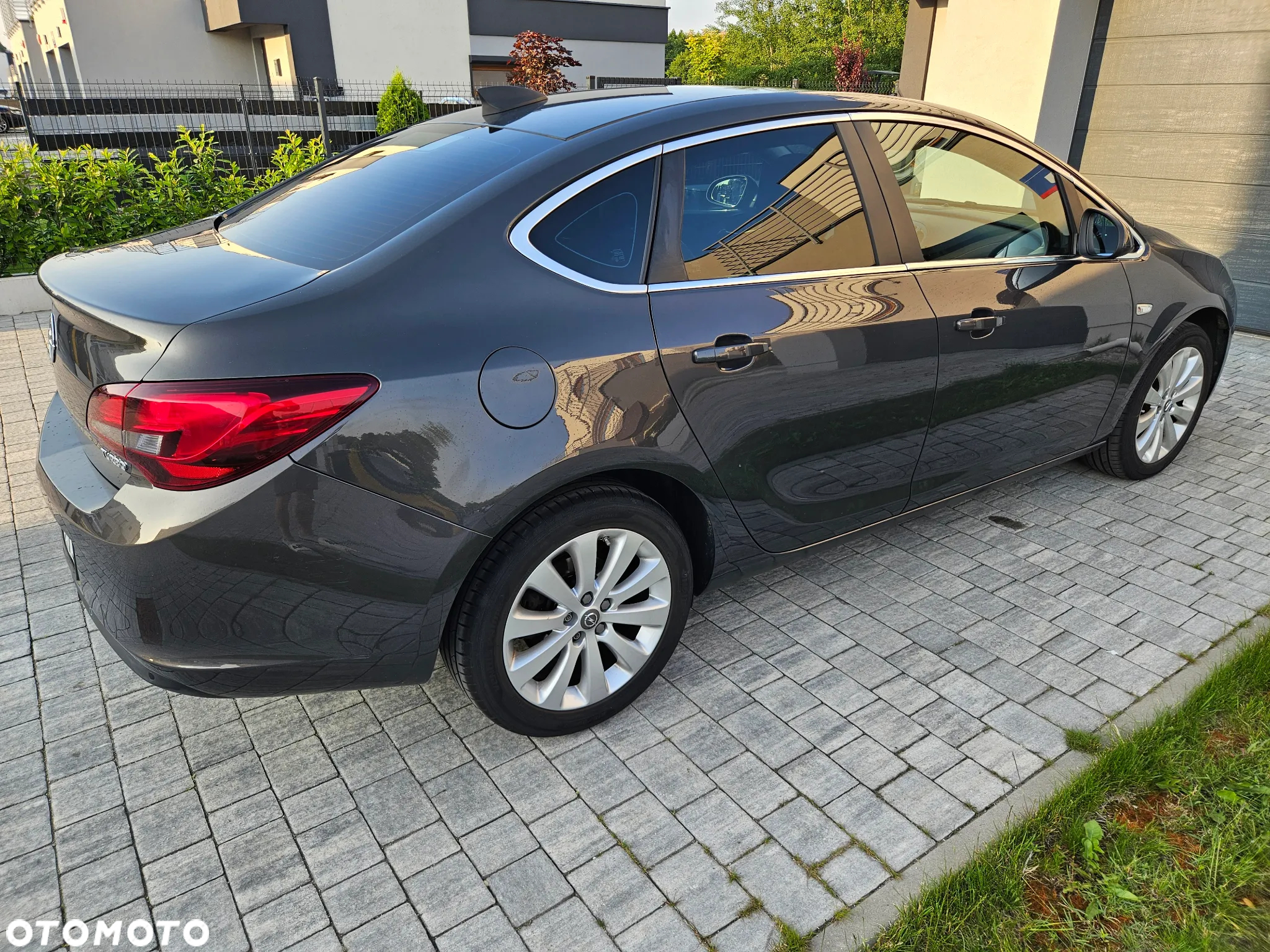 Opel Astra IV 1.4 T Executive - 3